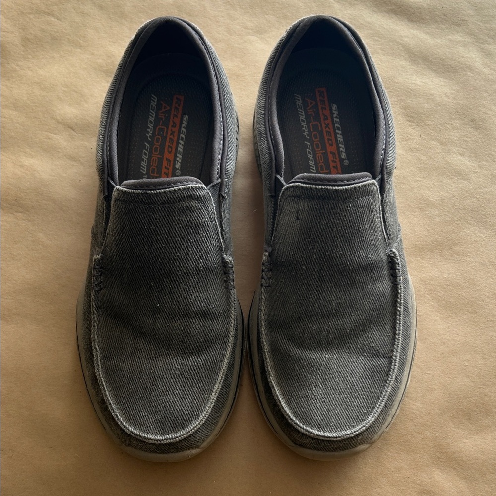 Skechers Relaxed Fit loafers Grey slip on men’s size 9.